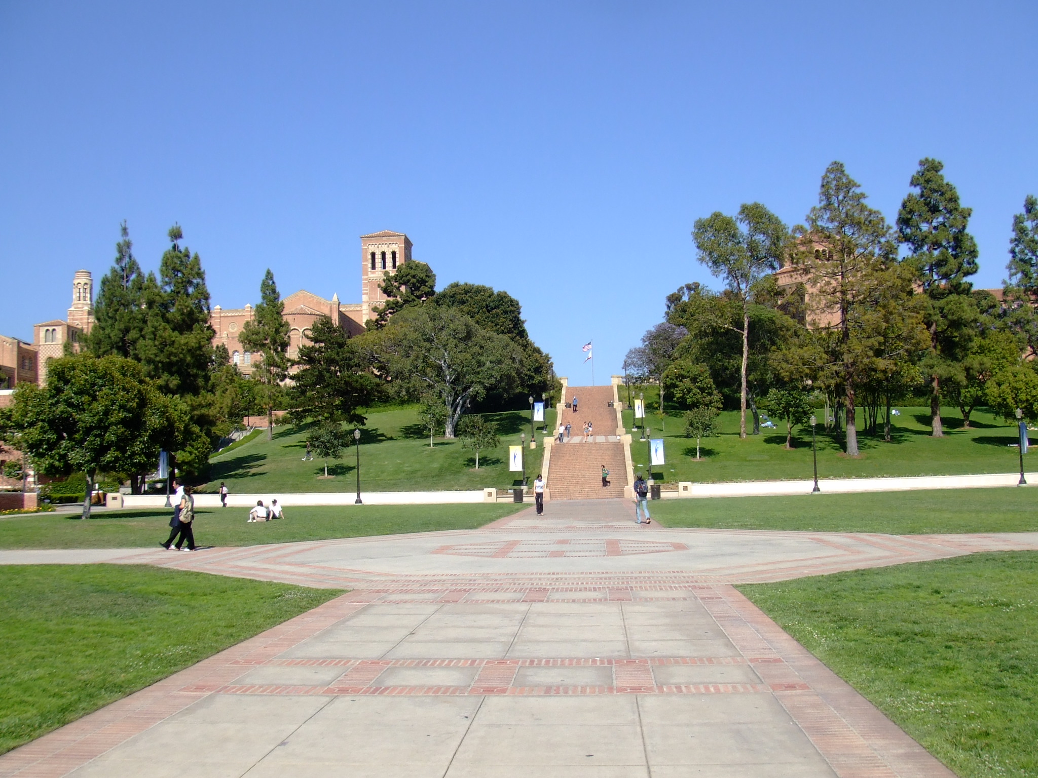 世界中が注目する名門大学UCLAの魅力とは？【アメリカ留学情報】 | EnglishPedia